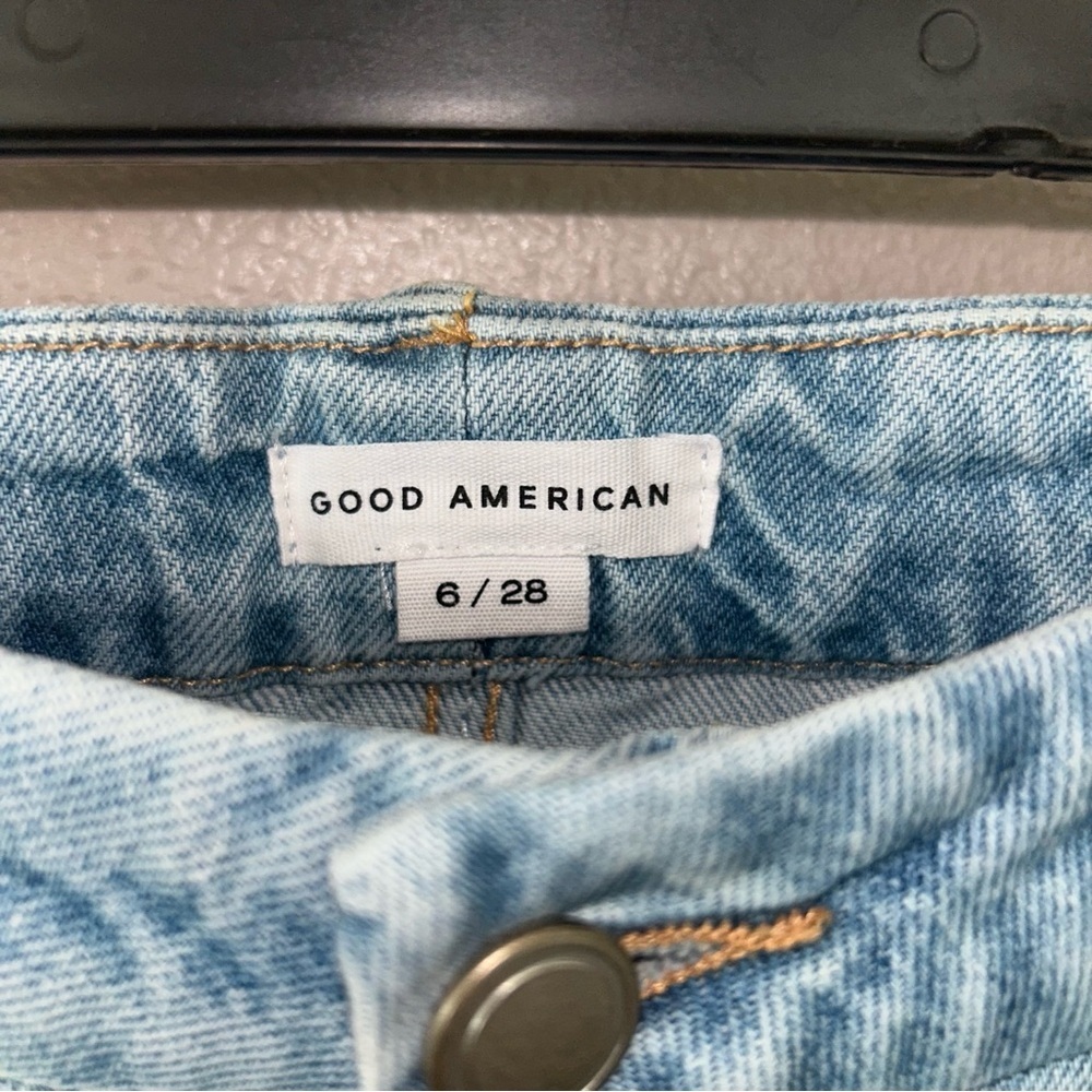 Good American Light Wash Blue straight Jeans NWT - Picture 5 of 5